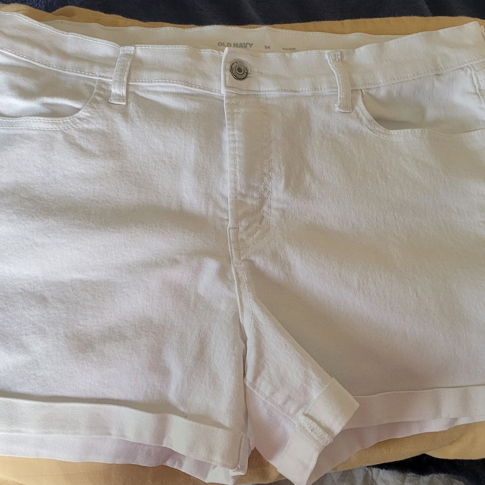 OLD NAVY MID RISE SHORTS